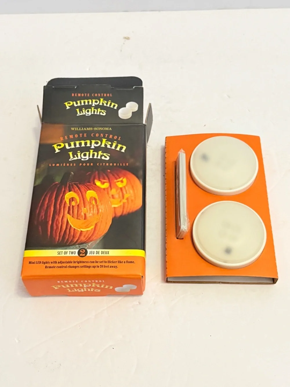 NWT Williams-Sonoma Remote Control LED Pumpkin Lights – Set of 2 Flickering